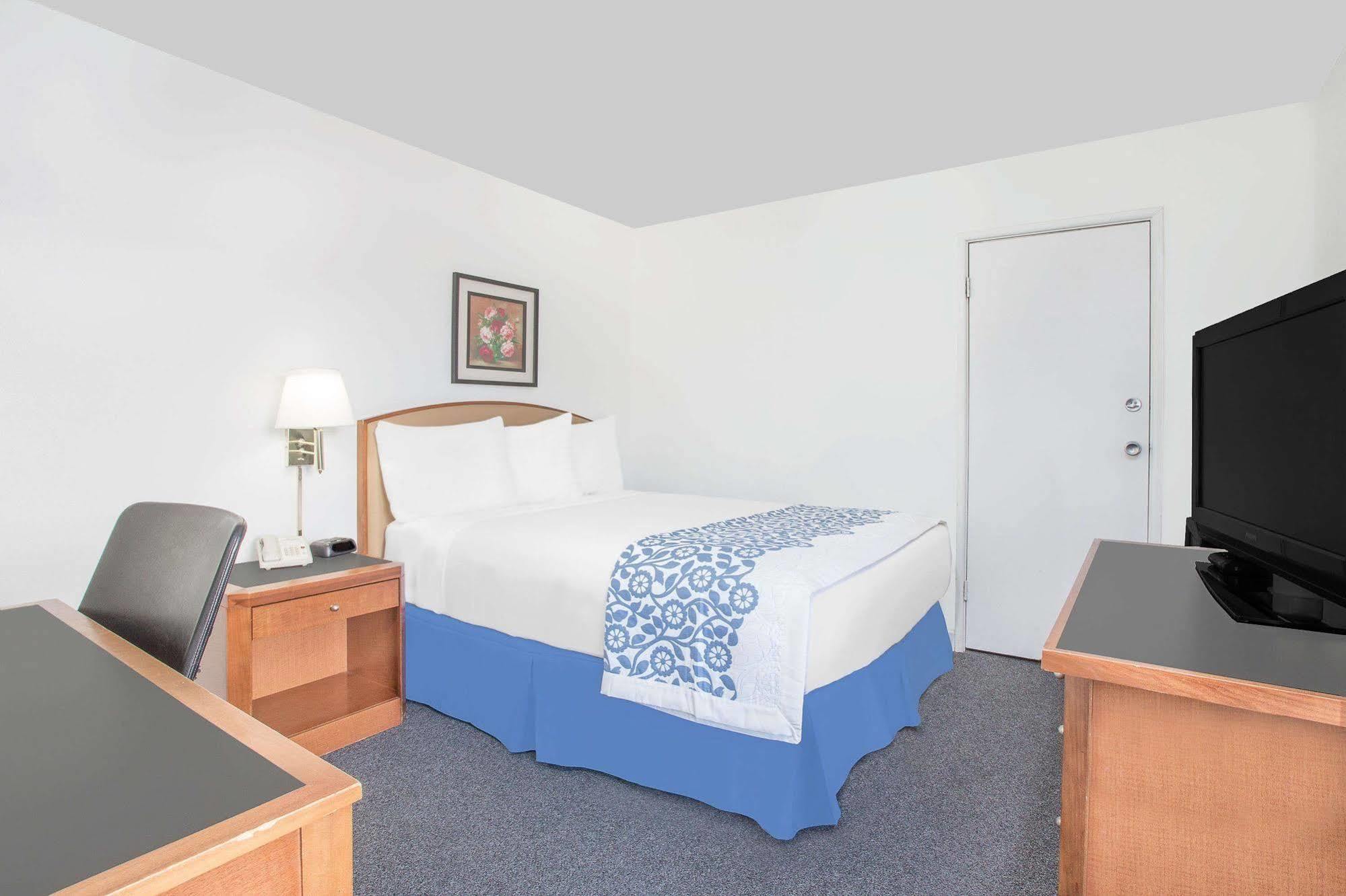 Days Inn By Wyndham Emporia Exteriér fotografie
