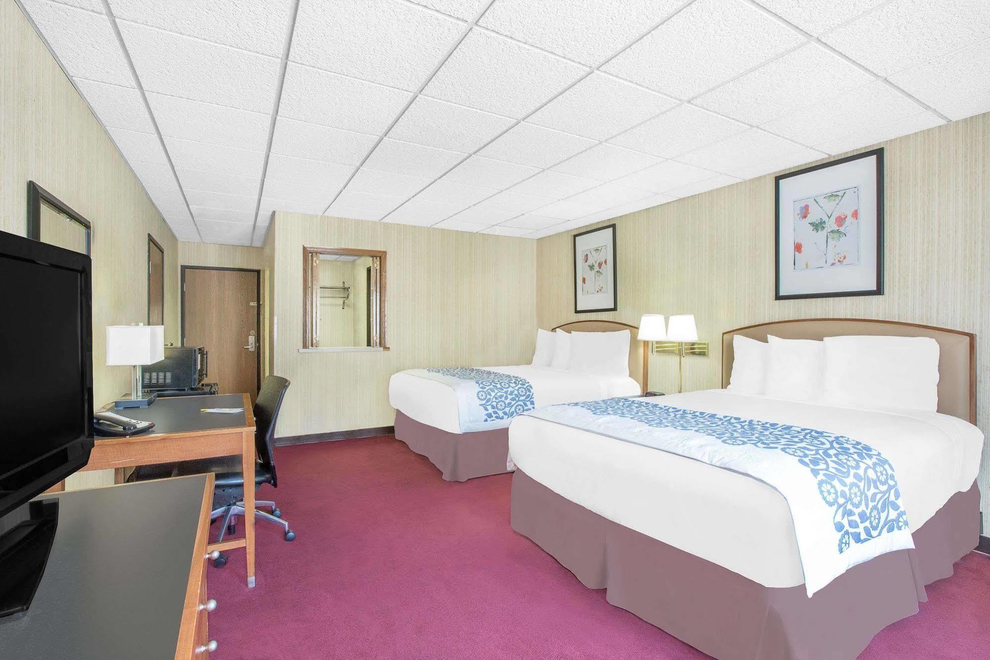 Days Inn By Wyndham Emporia Exteriér fotografie